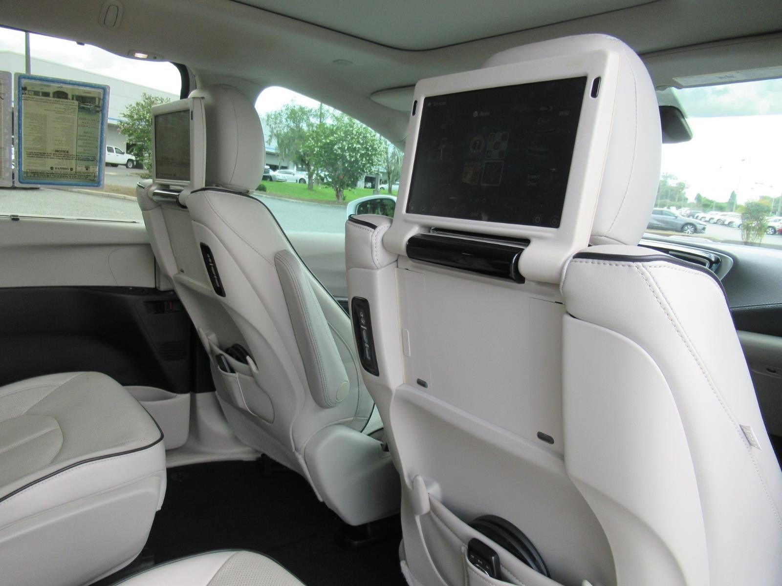 Used 2017 Chrysler Pacifica Platinum FWD image 16