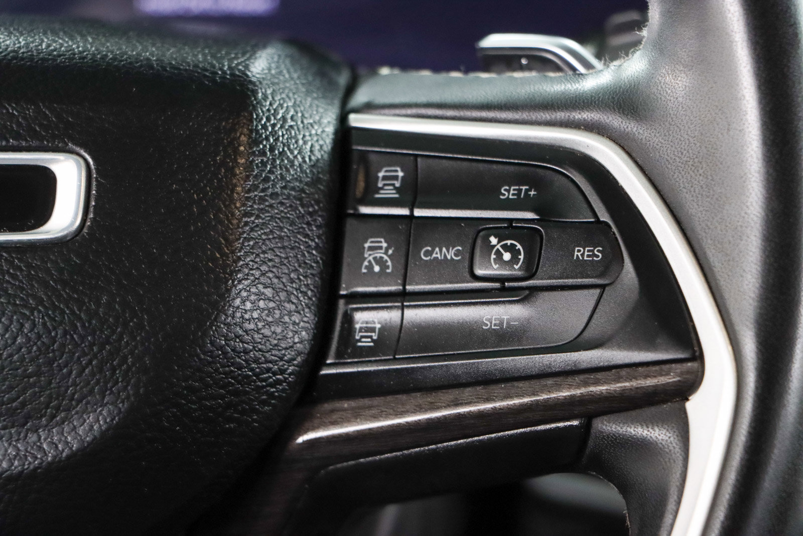 Used 2023 Jeep Grand Cherokee Limited image 14