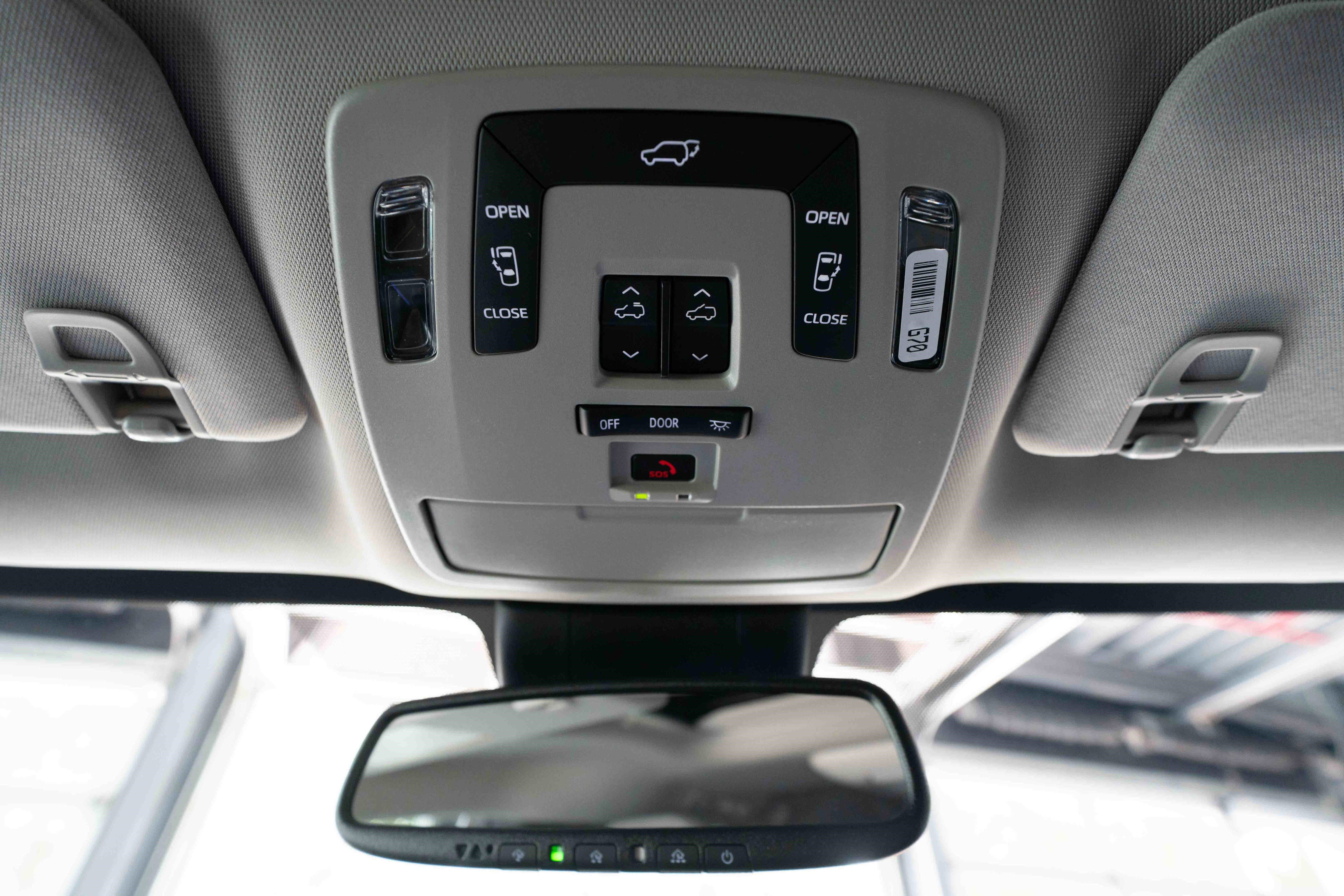 Used 2025 Toyota Sienna XLE w/ XLE Plus Package AWD/4WD image 18