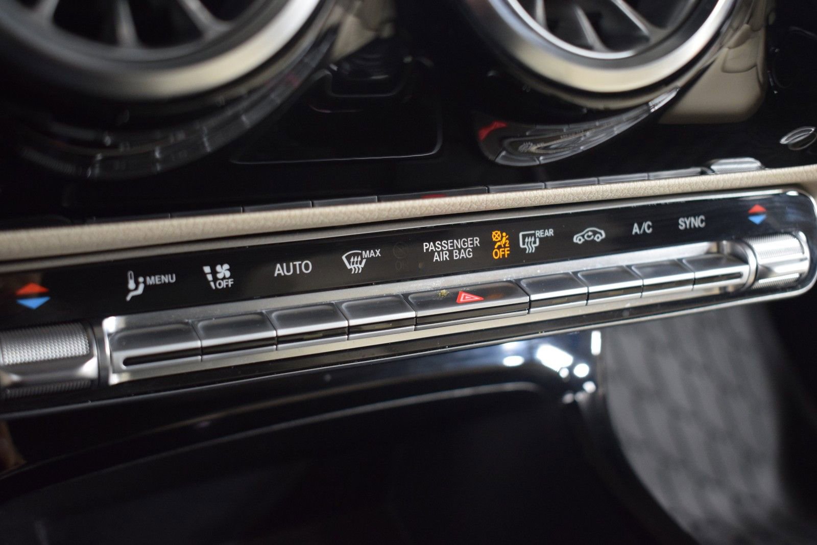 Used 2023 Mercedes-Benz CLA 250 4MATIC image 34