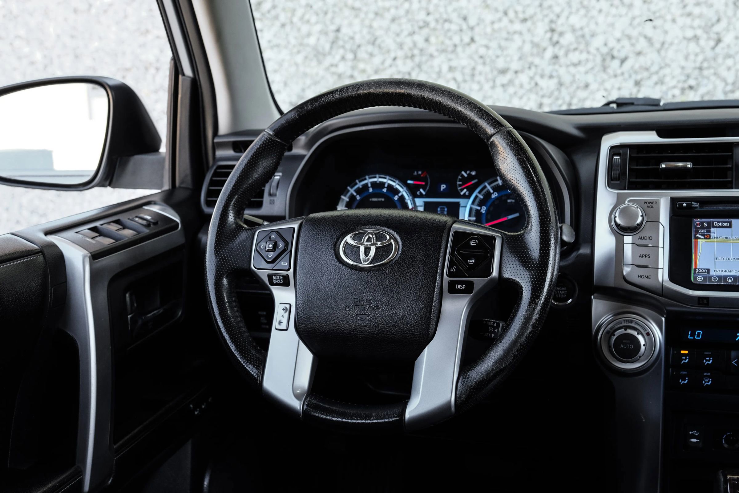 Used 2014 Toyota 4Runner Limited image 17
