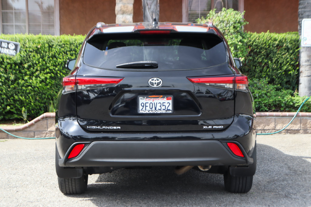 Used 2021 Toyota Highlander XLE AWD/4WD image 7