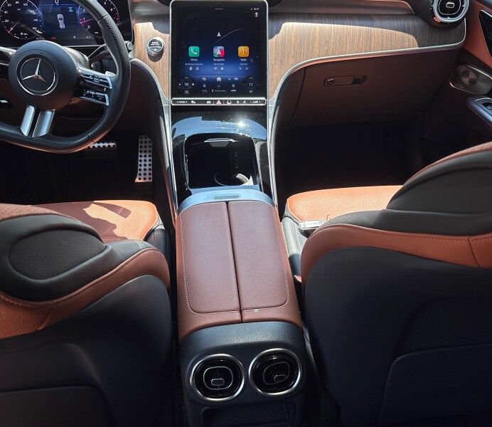 Used 2025 Mercedes-Benz GLC 300 image 9