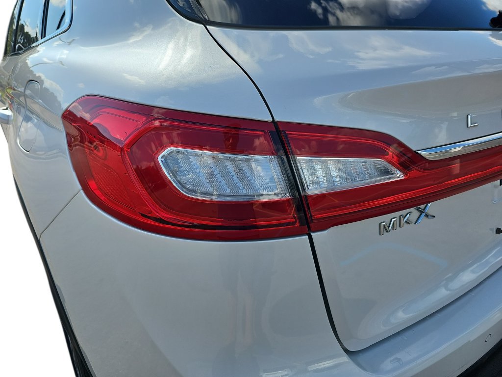 Used 2017 Lincoln MKX Reserve AWD/4WD image 35
