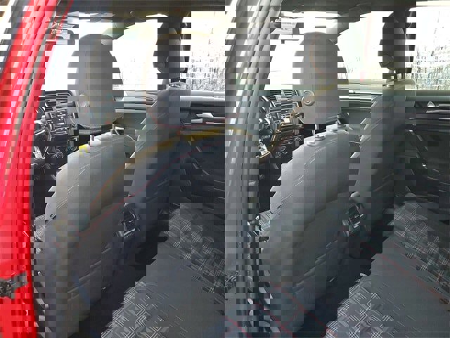 Used 2016 Volkswagen Golf S image 9