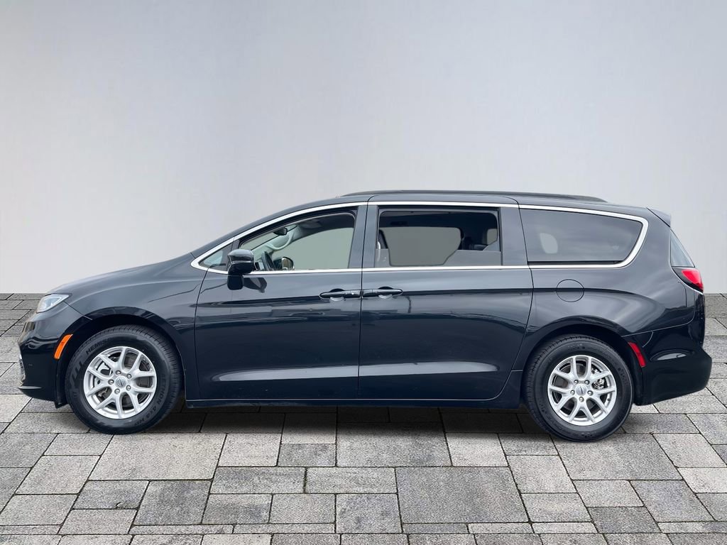 Used 2022 Chrysler Pacifica Touring-L image 4