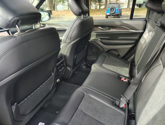 New 2026 Jeep Grand Cherokee Altitude image 32