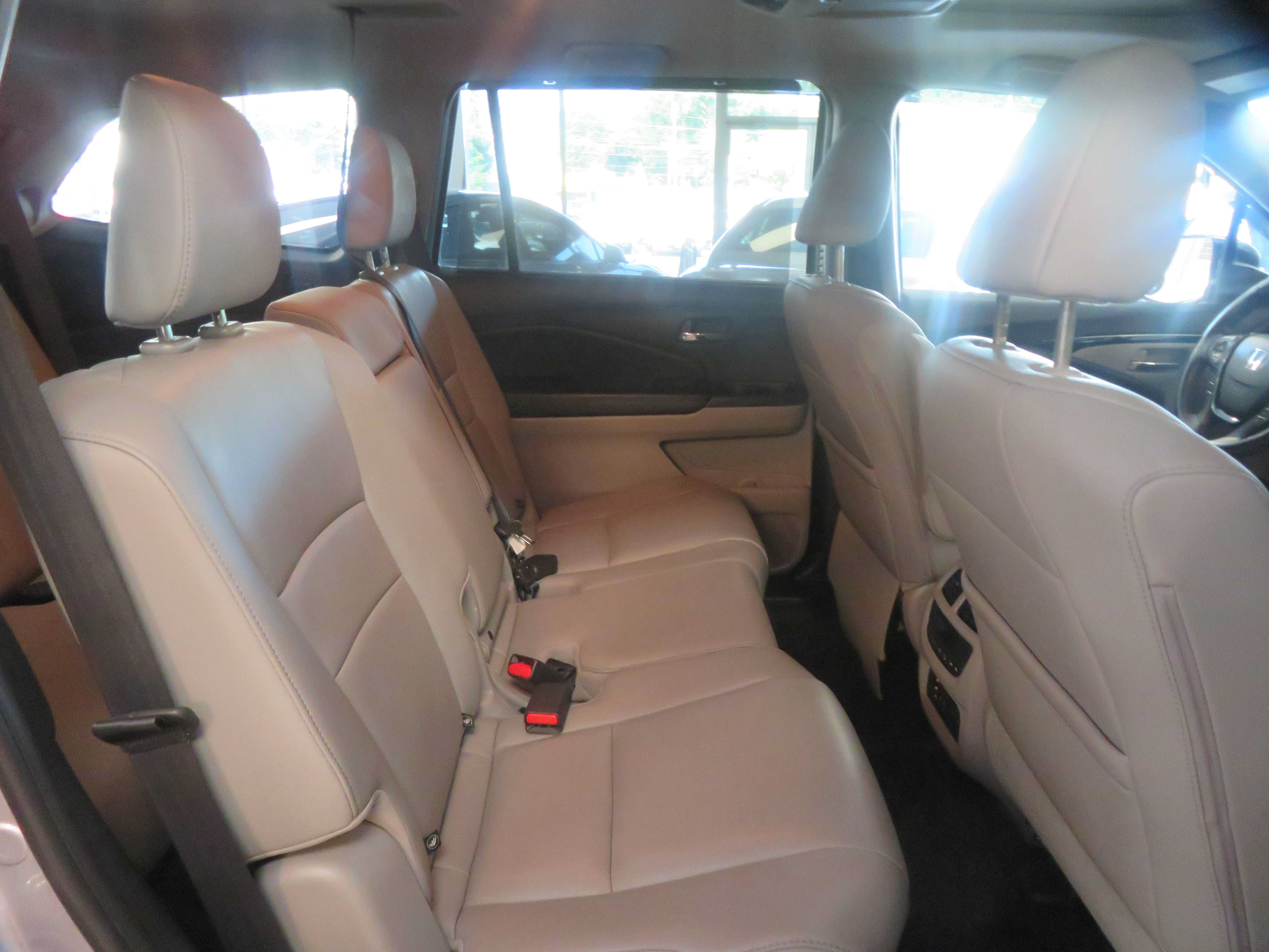 Used 2017 Honda Pilot Touring image 26