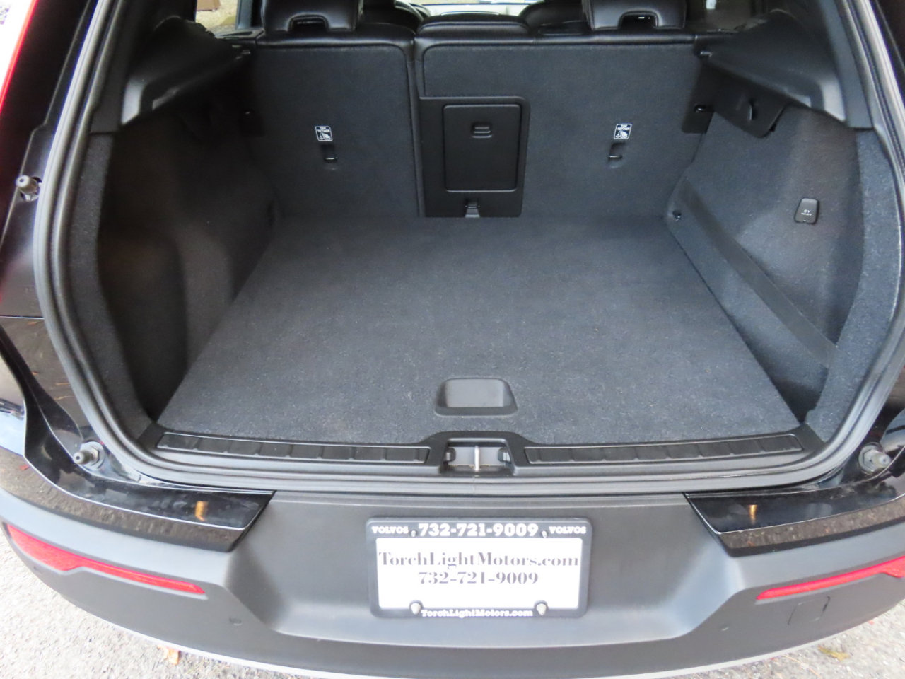 Used 2020 Volvo XC40 T5 Momentum image 13