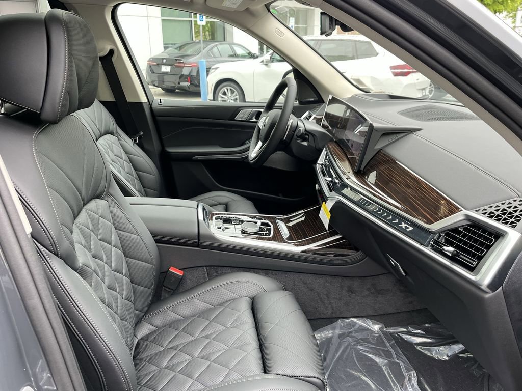 Used 2026 BMW X7 xDrive40i w/ Premium Package image 26