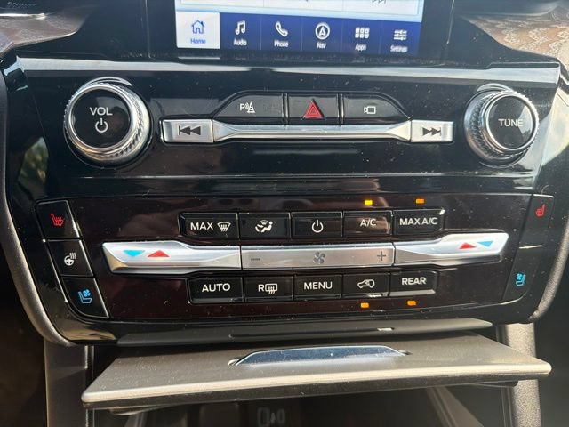 Used 2022 Ford Explorer Platinum w/ Equipment Group 601A AWD/4WD image 10