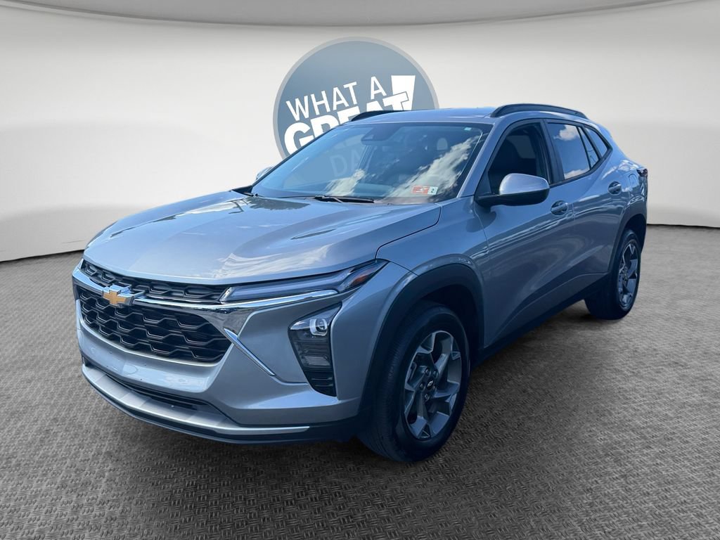 Used 2025 Chevrolet Trax LT w/ Driver Confidence Package FWD image 8