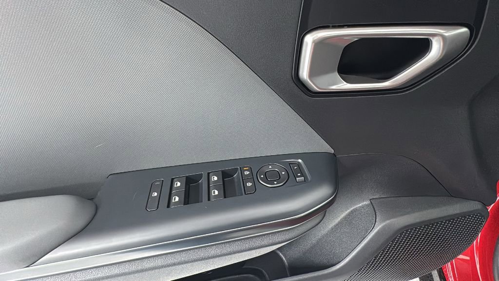 New 2025 Kia K4 LXS image 17