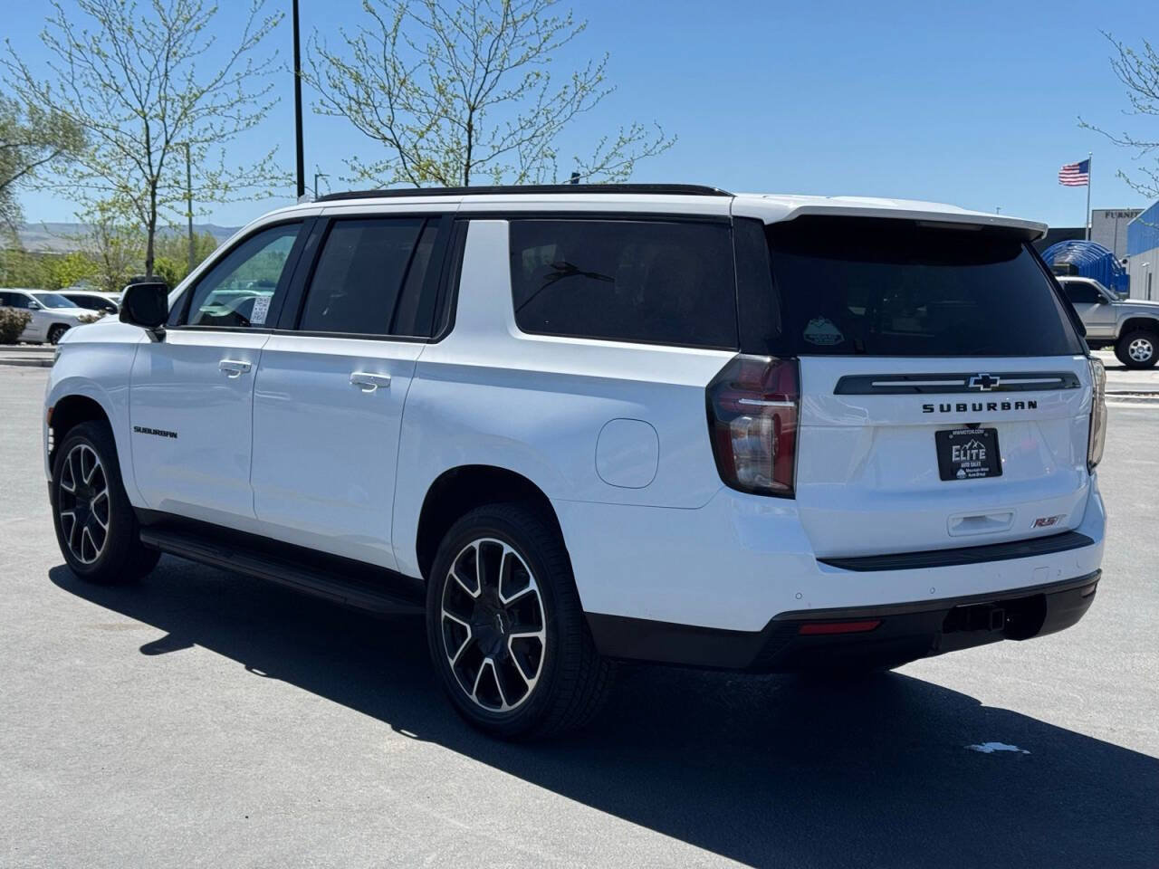Used 2021 Chevrolet Suburban RST w/ Luxury Package AWD/4WD image 5