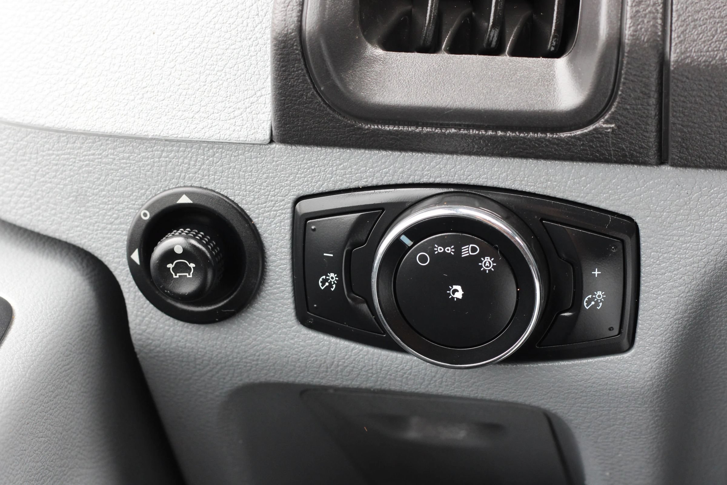 Used 2015 Ford Transit 350 XLT RWD image 19