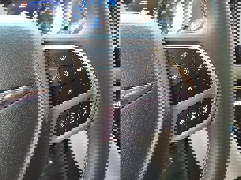 Used 2024 Chrysler Pacifica Touring-L image 27