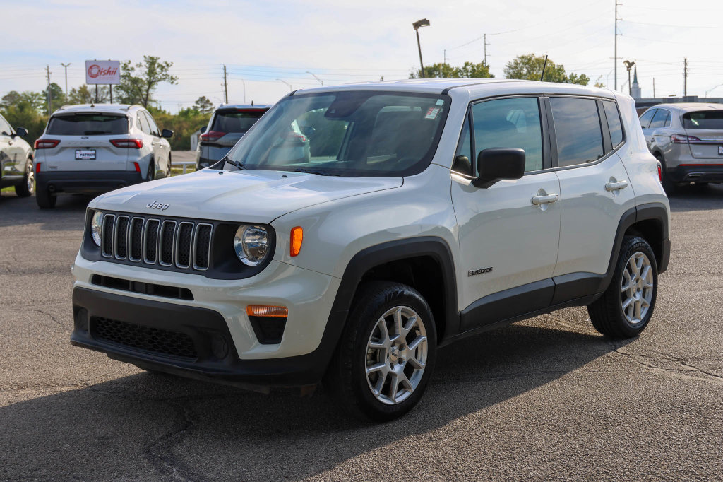 Used 2023 Jeep Renegade Latitude AWD/4WD image 6