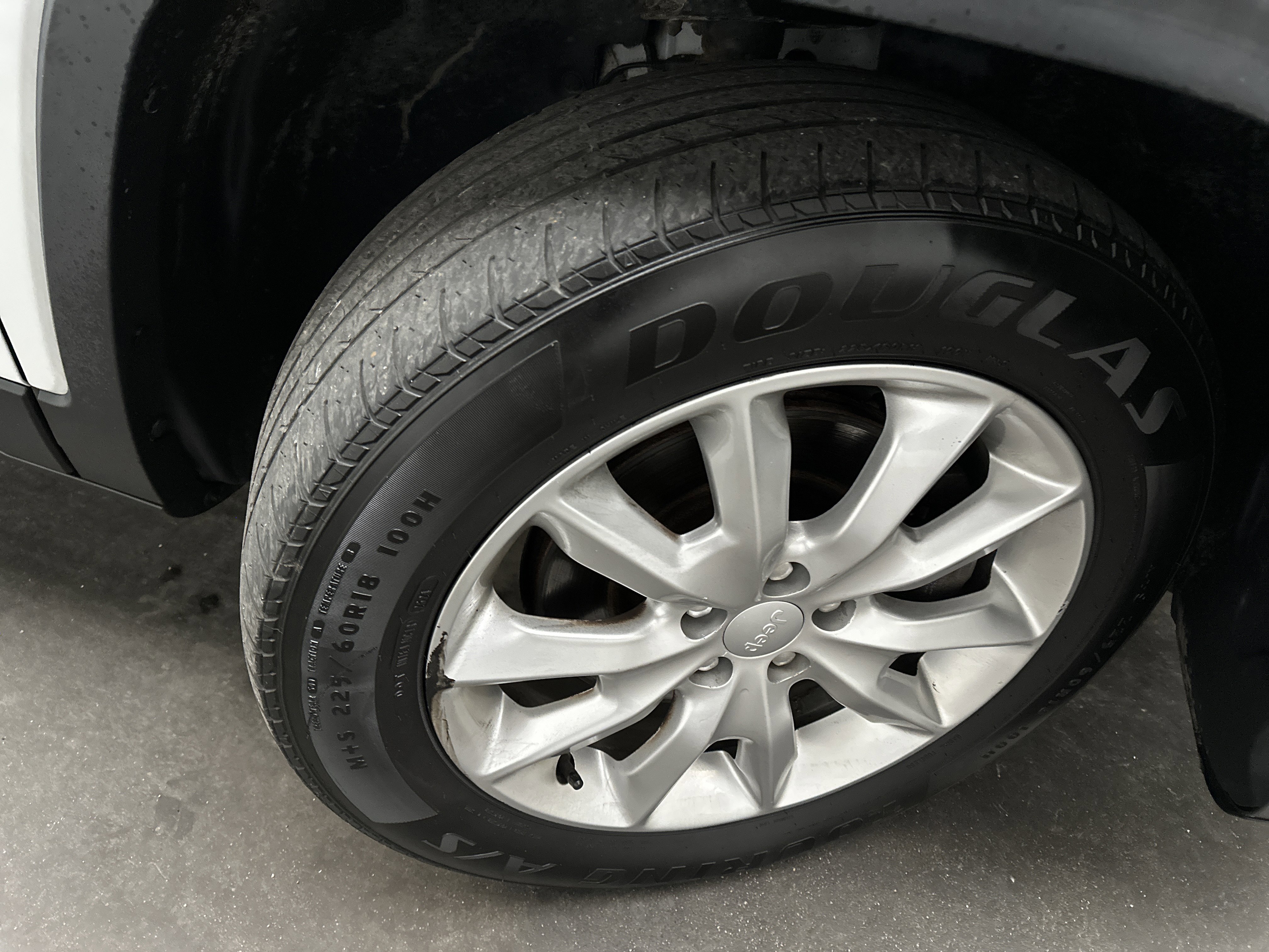 Used 2018 Jeep Cherokee Limited image 9