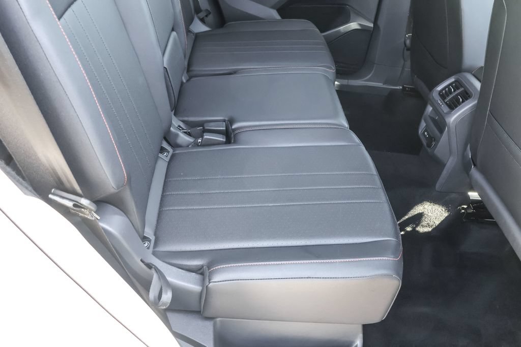 Certified 2024 Volkswagen Tiguan Wolfsburg Edition AWD/4WD image 35
