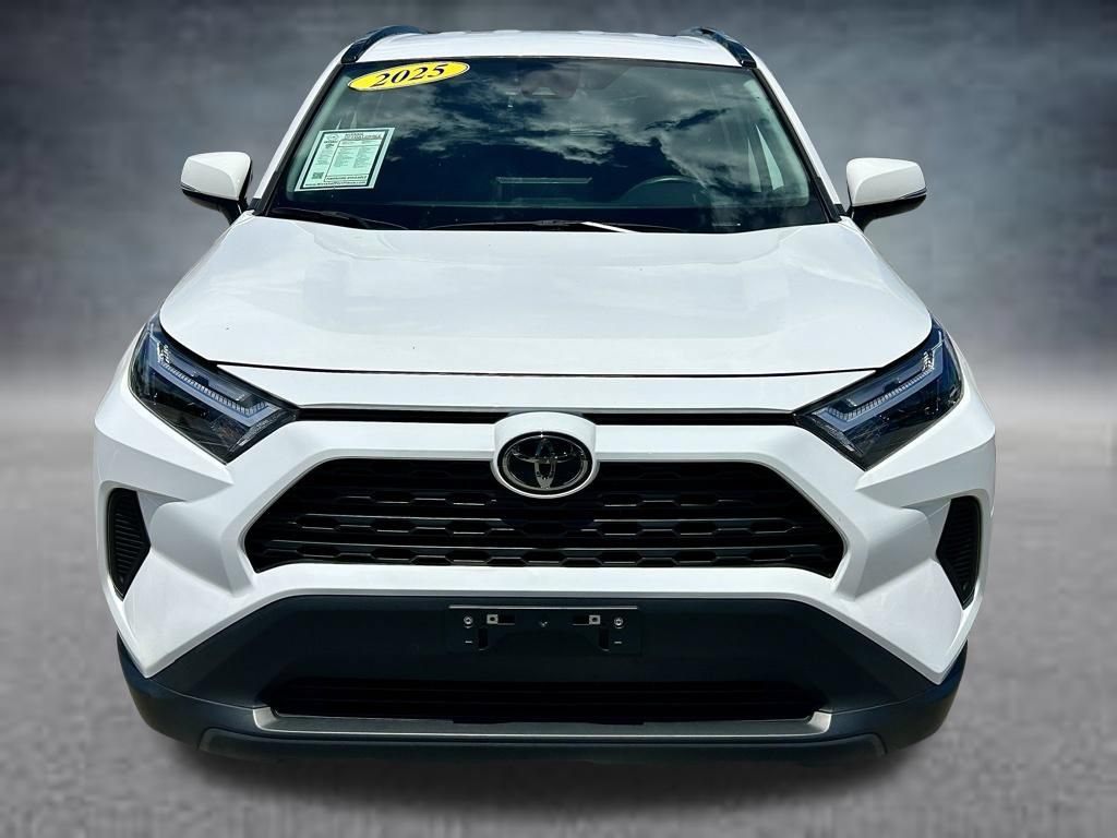 Used 2025 Toyota RAV4 XLE AWD/4WD image 2