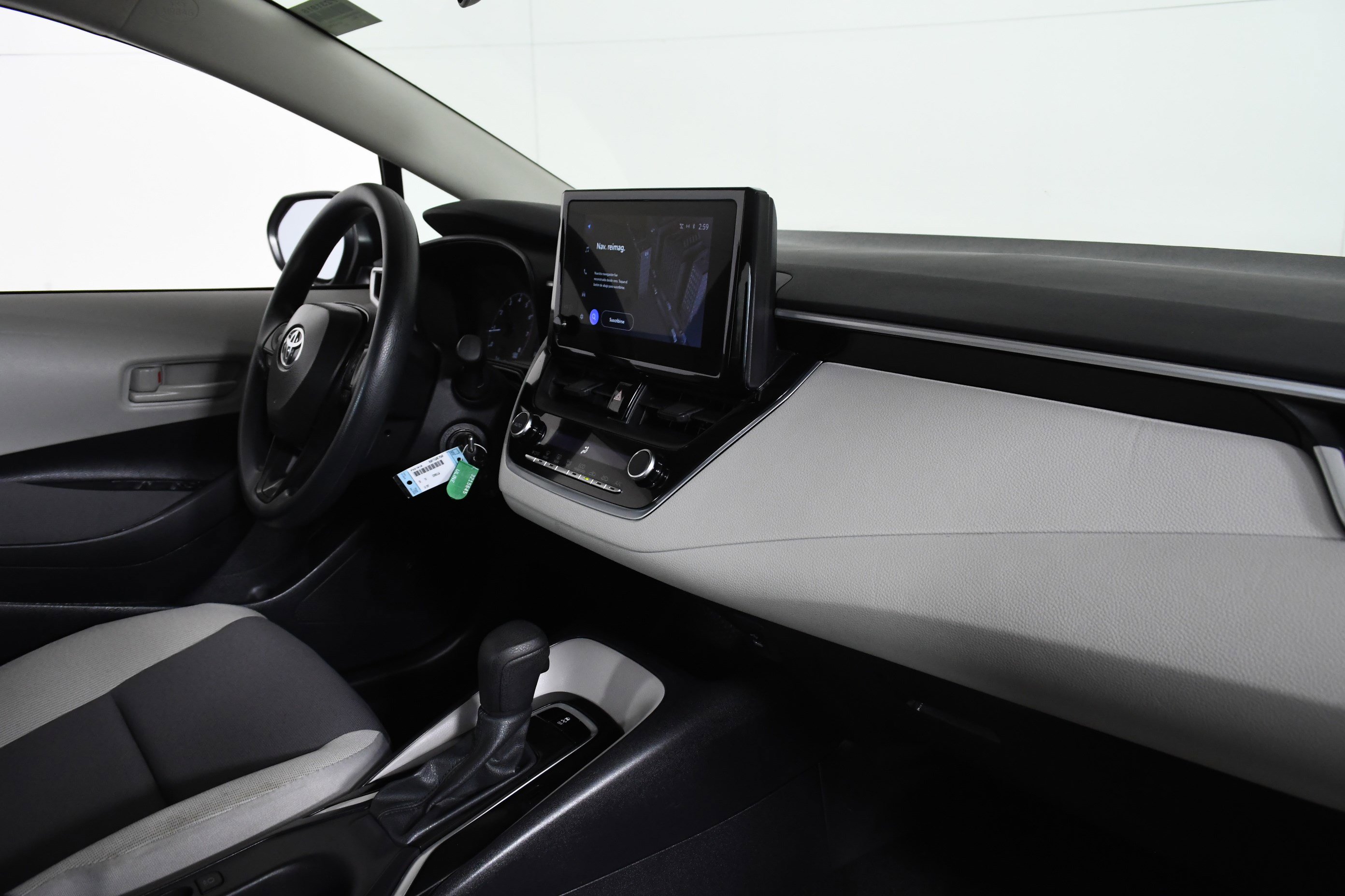 Used 2025 Toyota Corolla LE image 27