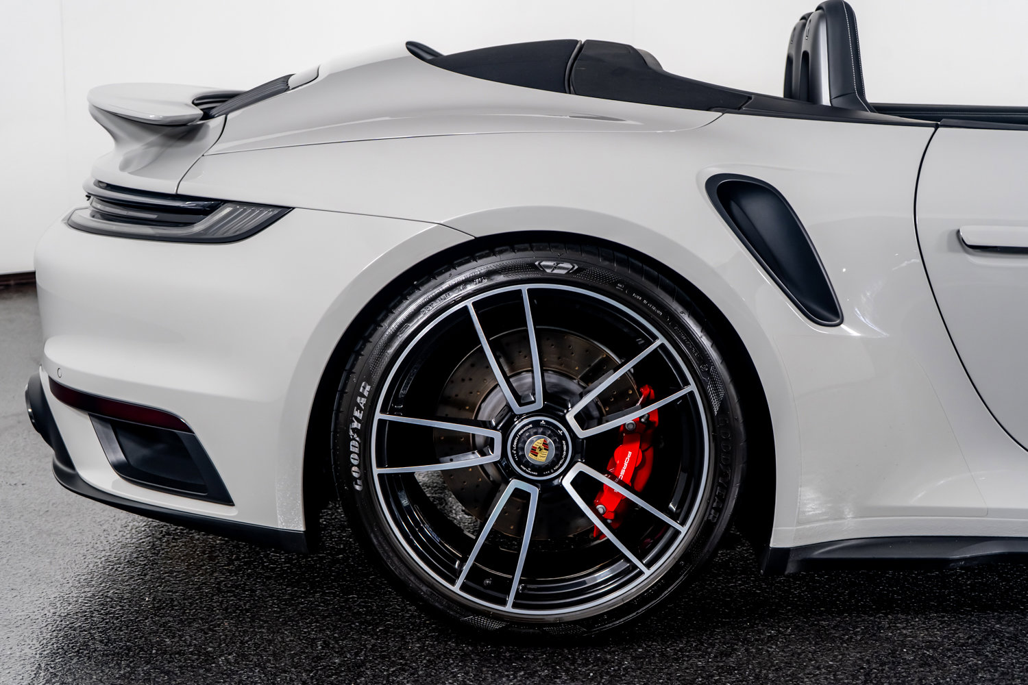 Used 2022 Porsche 911 Turbo image 9