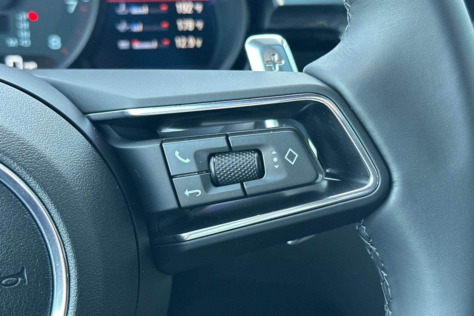 New 2026 Porsche Macan AWD/4WD image 31