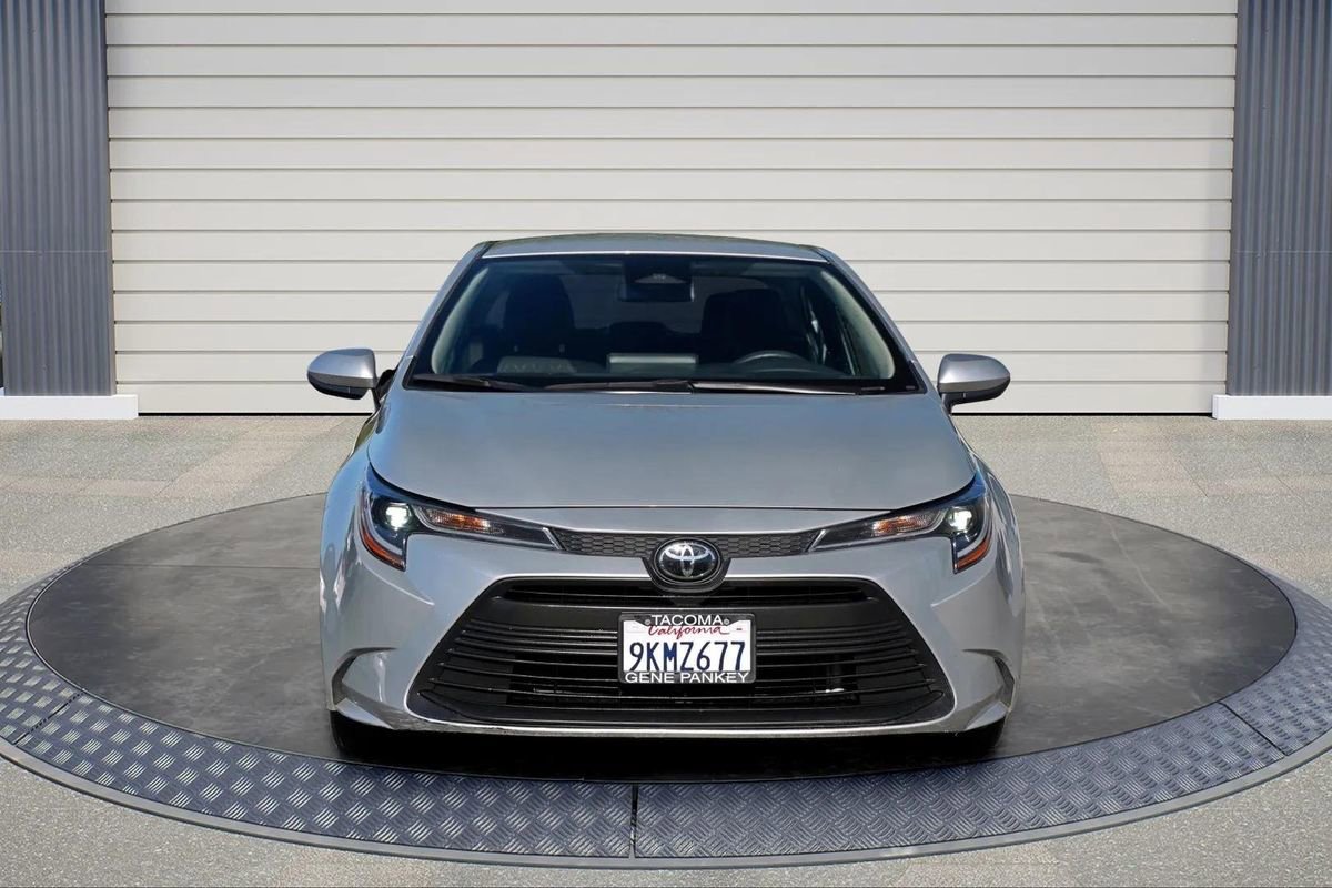 Used 2024 Toyota Corolla LE image 2