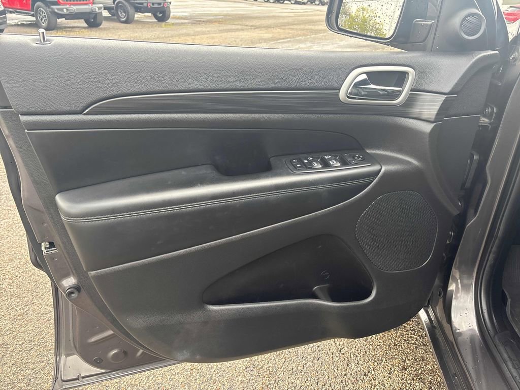 Used 2020 Jeep Grand Cherokee Altitude AWD/4WD image 9