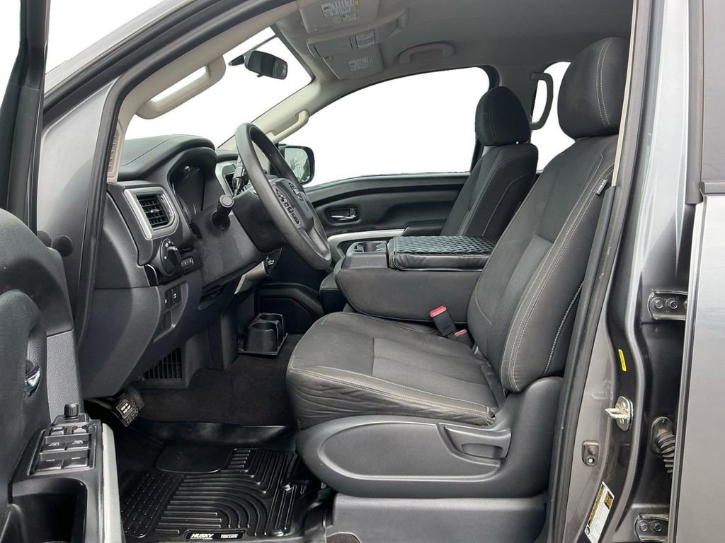 Used 2018 Nissan Titan SV AWD/4WD image 14