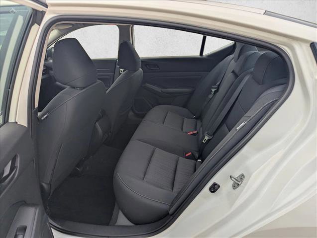 Used 2025 Nissan Altima 2.5 SV FWD image 17