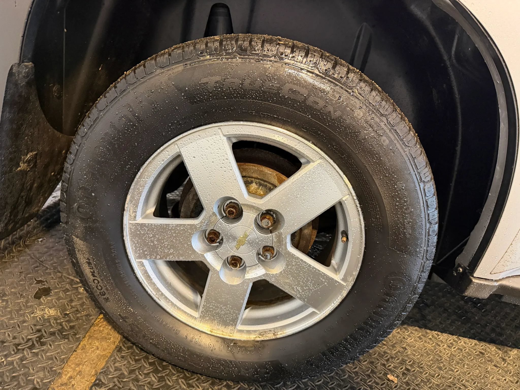 Used 2005 Chevrolet Equinox LS w/ Preferred Equipment Group AWD/4WD image 33