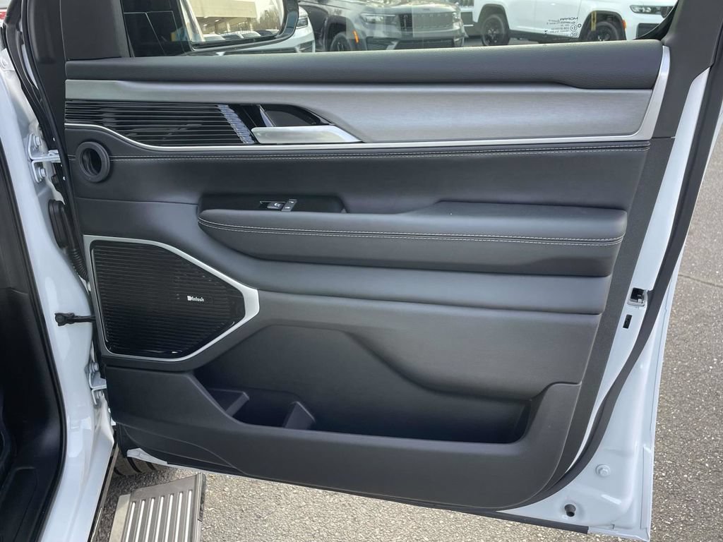New 2026 Jeep Grand Wagoneer Limited AWD/4WD image 16