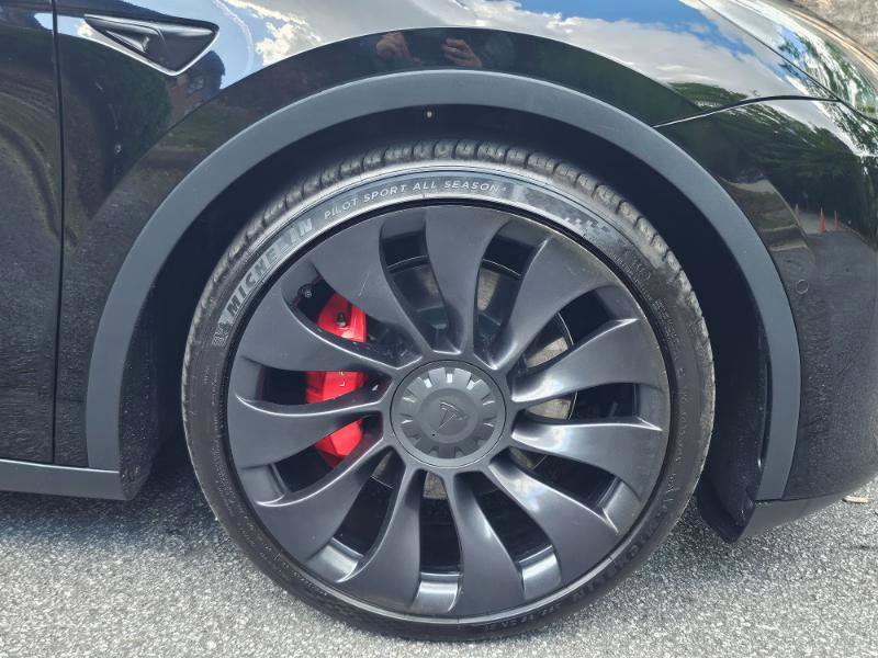 Used 2022 Tesla Model Y Performance AWD/4WD image 16