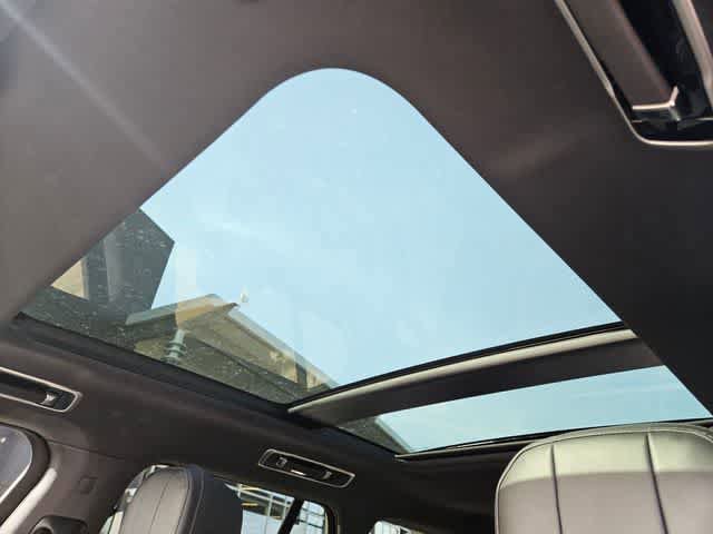 Used 2025 Land Rover Range Rover SE AWD/4WD image 17