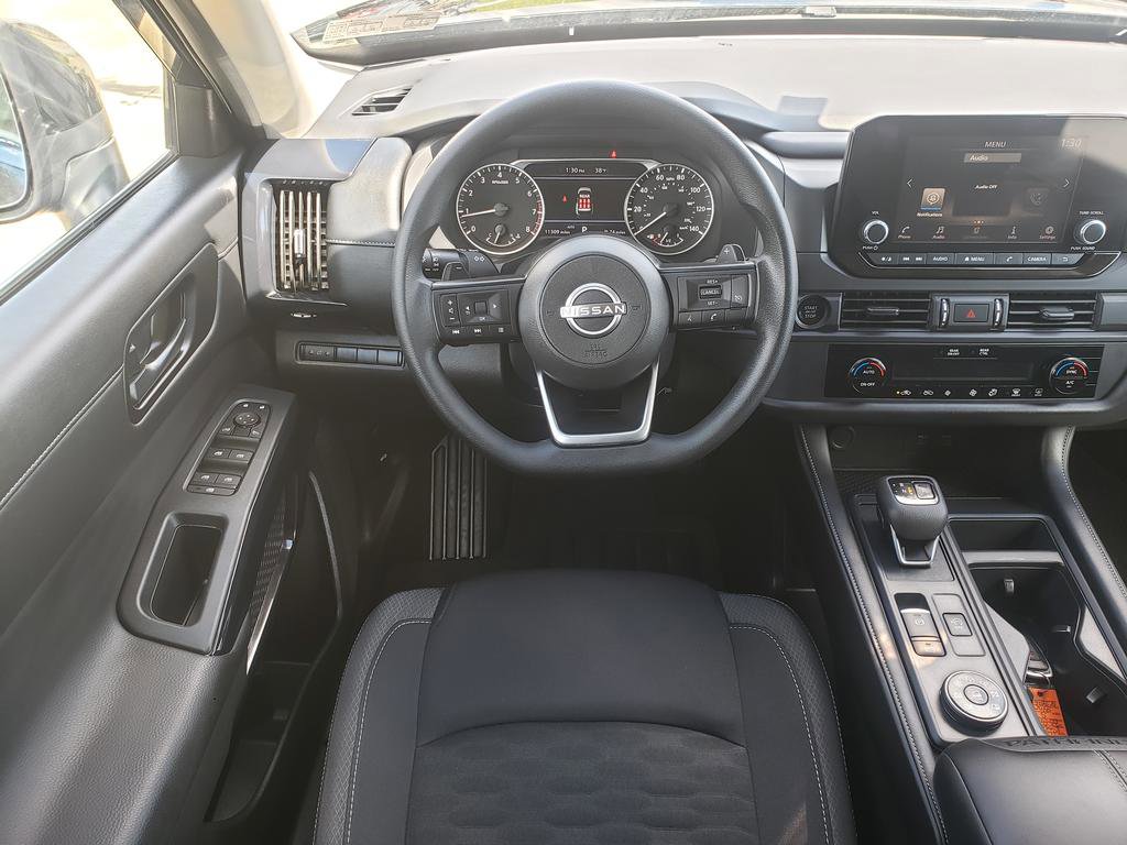 Used 2025 Nissan Pathfinder S image 16