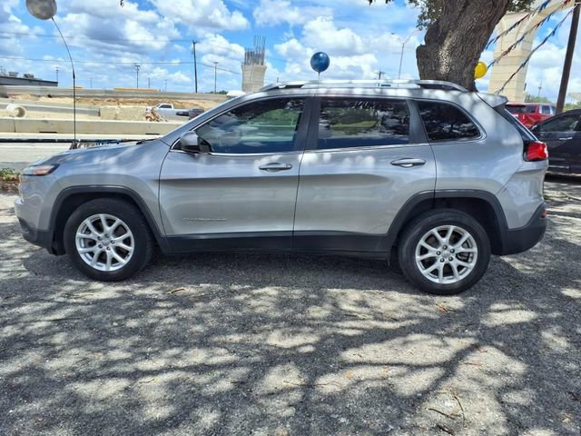 Used 2016 Jeep Cherokee Latitude w/ Comfort & Sound Group FWD image 4