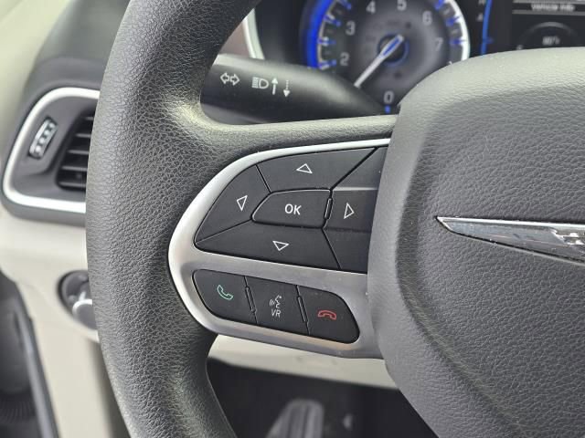 Used 2017 Chrysler Pacifica Touring image 22