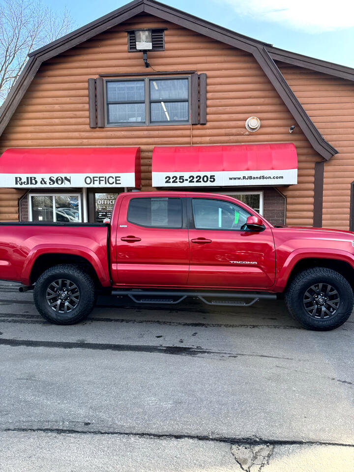 Used 2020 Toyota Tacoma SR5 image 2