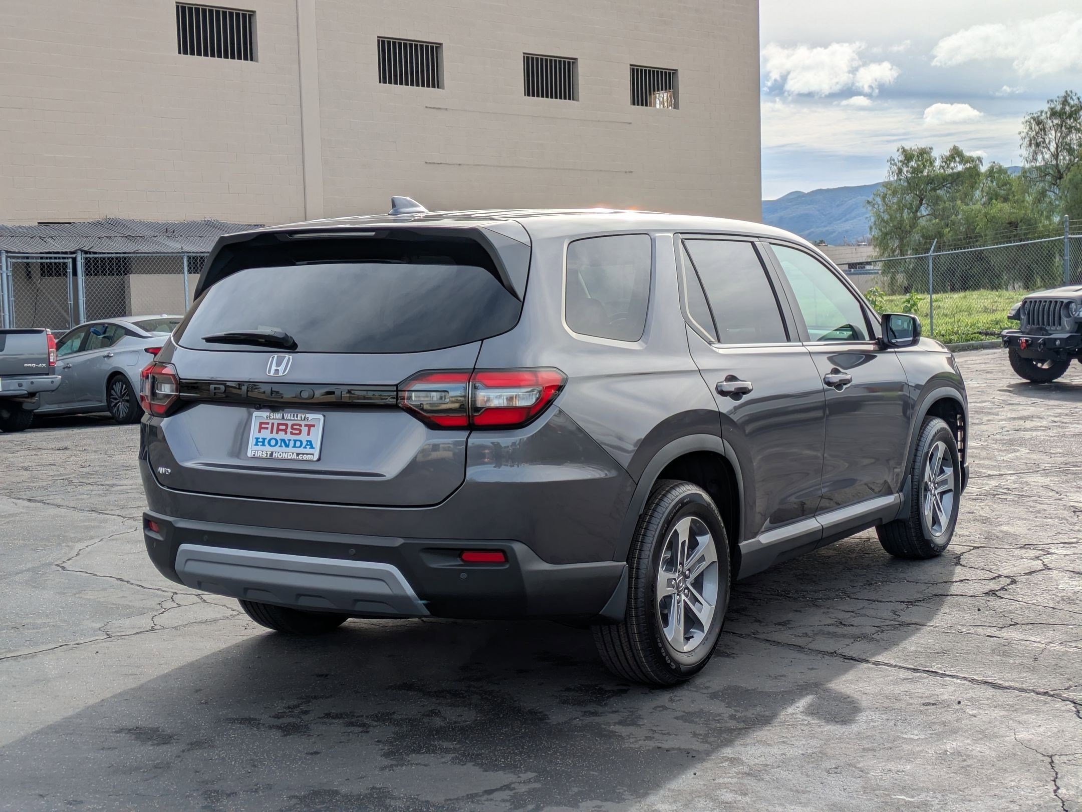 New 2025 Honda Pilot EX-L image 5