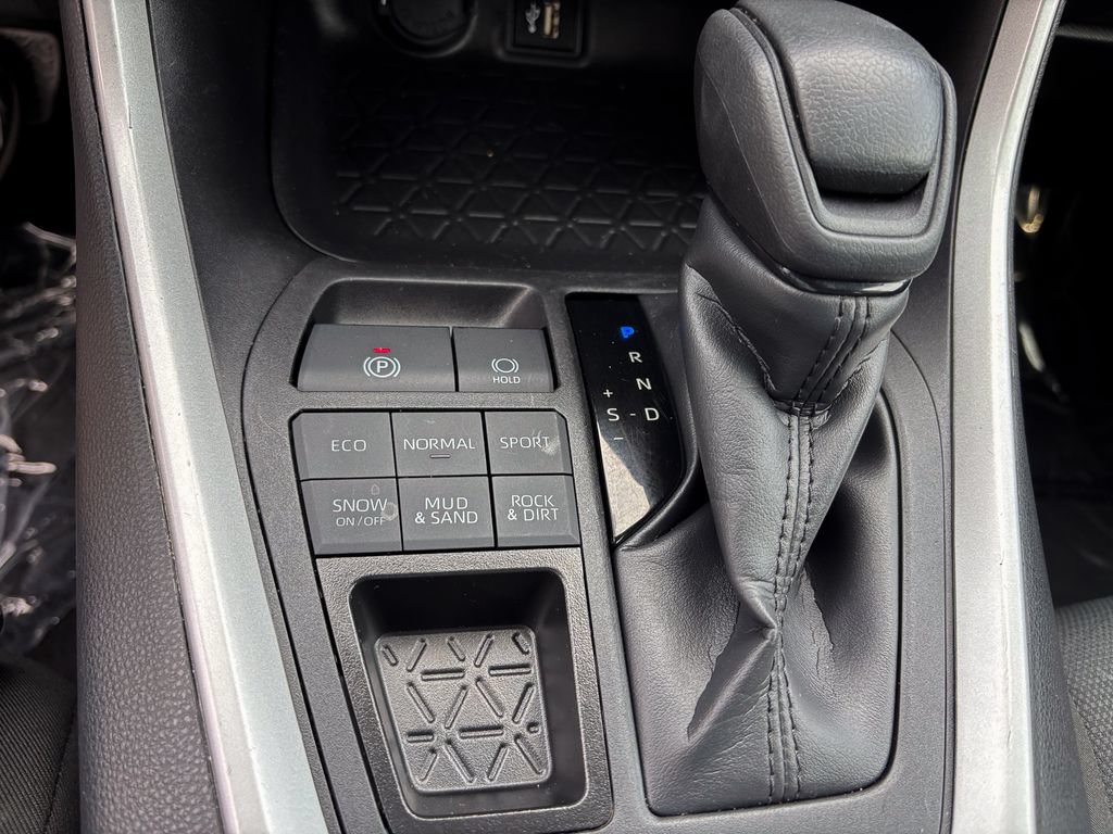 Used 2025 Toyota RAV4 XLE AWD/4WD image 34