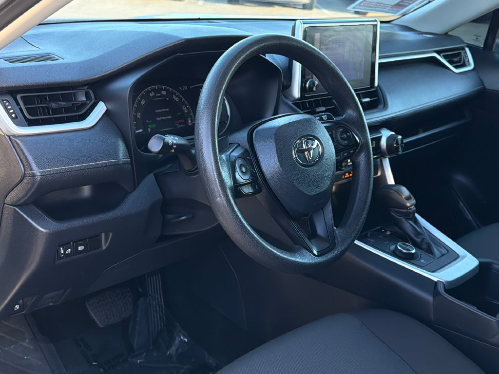 Used 2025 Toyota RAV4 XLE AWD/4WD image 20