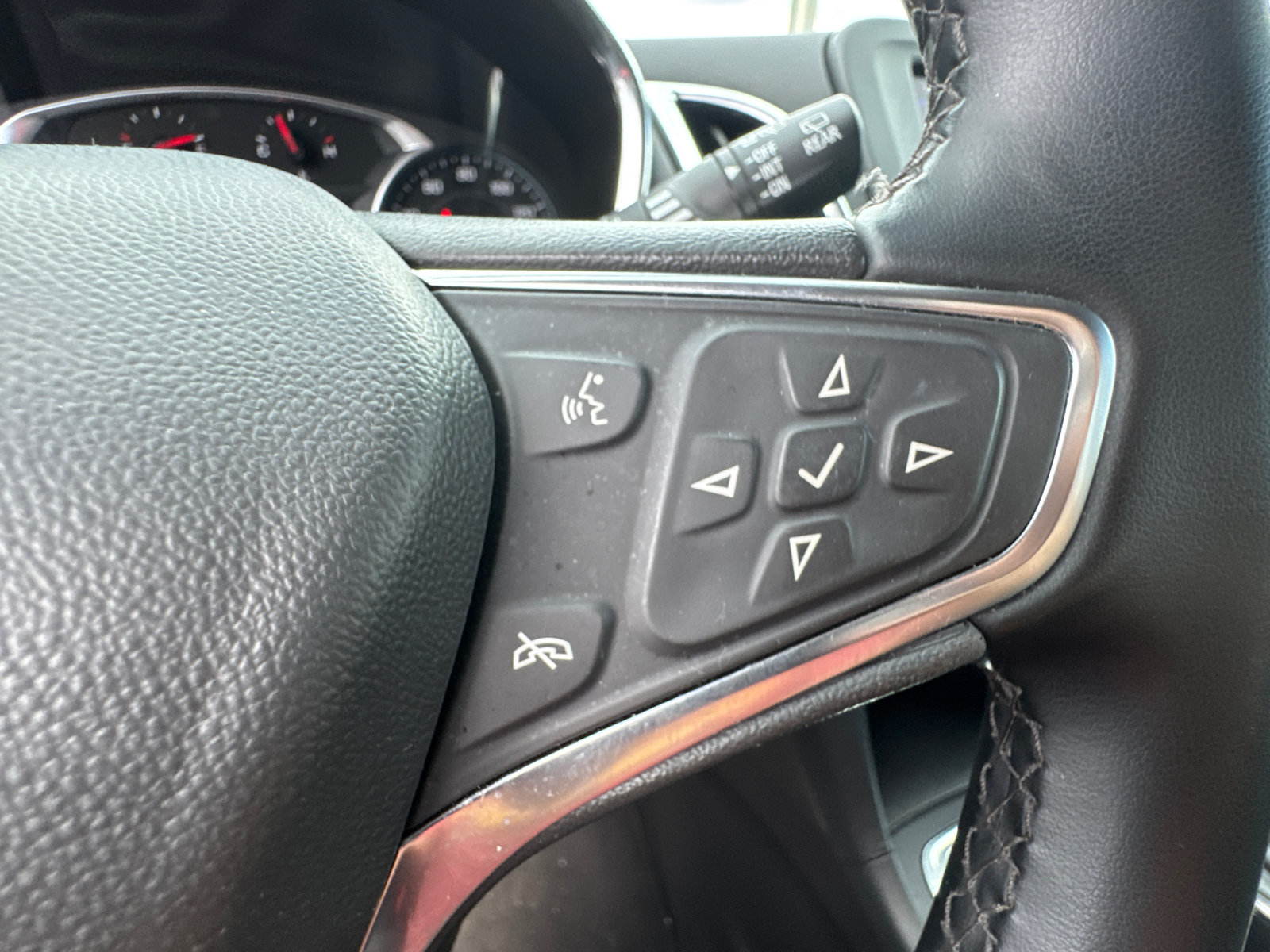 Used 2024 Chevrolet Equinox LT AWD/4WD image 30