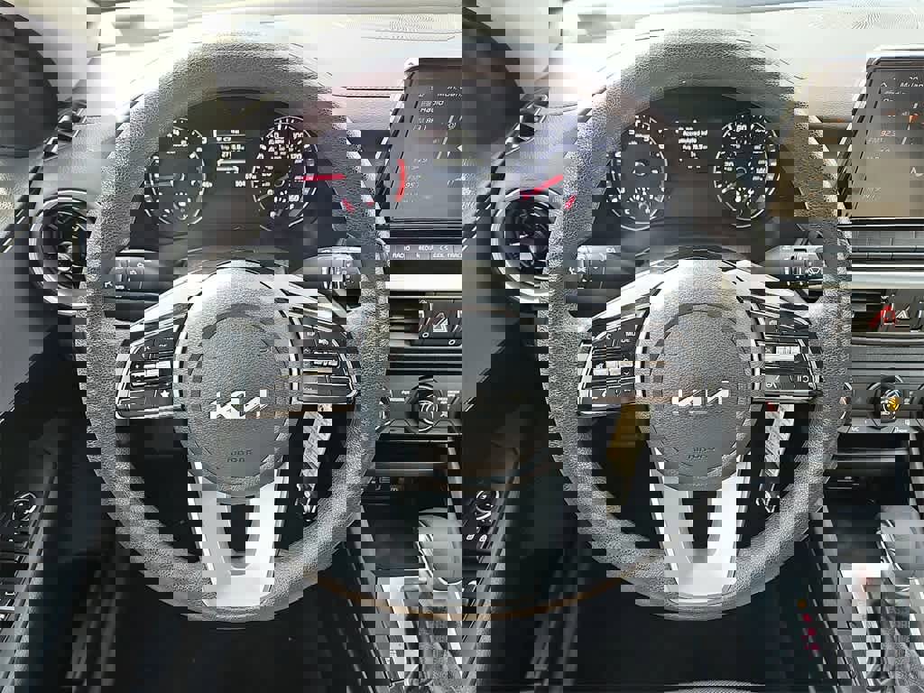 Used 2024 Kia Forte LXS image 17