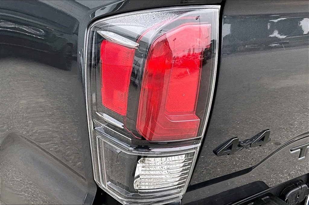 Used 2022 Toyota Tacoma Limited image 24