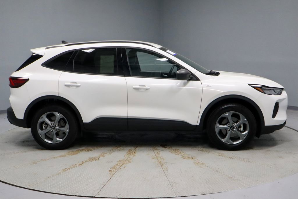 Certified 2025 Ford Escape ST-Line w/ Tech Pack #1 AWD/4WD image 13