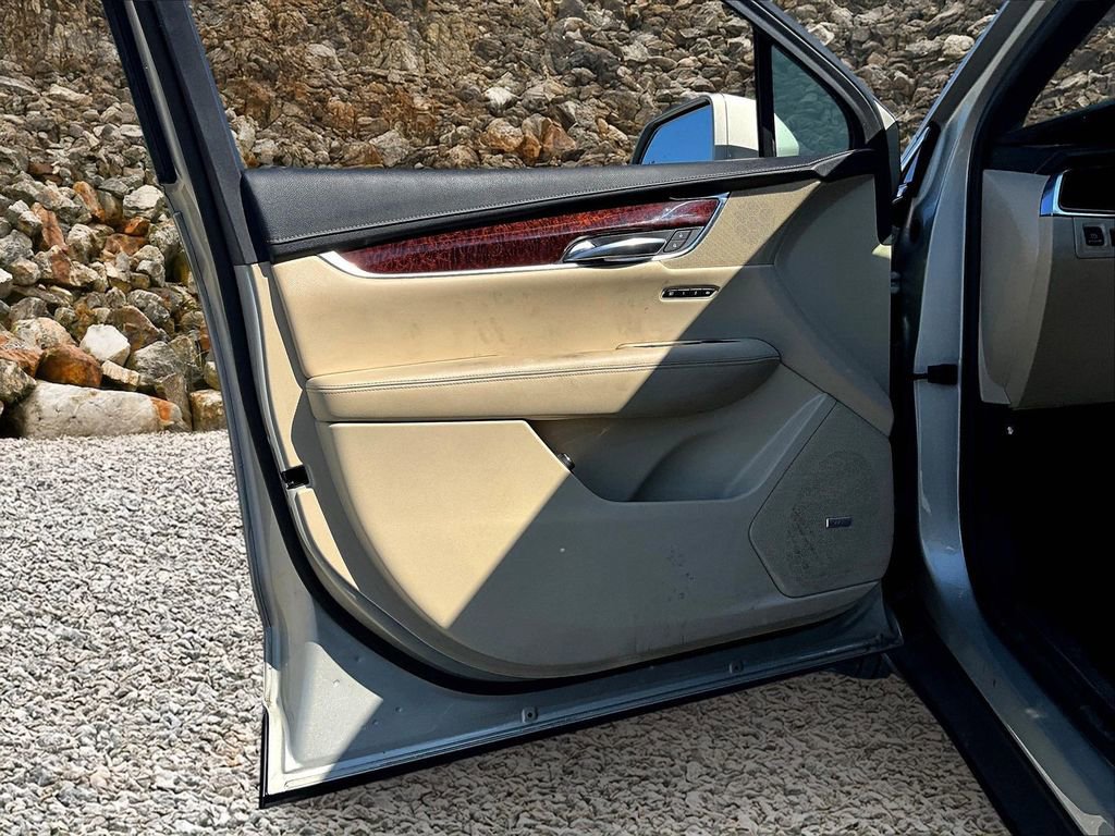 Used 2017 Cadillac XT5 Luxury w/ Driver Awareness Package image 21