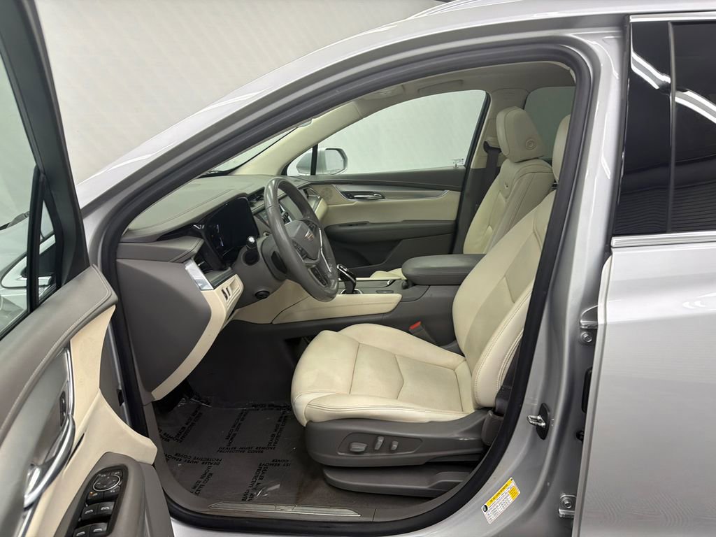 Used 2018 Cadillac XT5 Luxury w/ Driver Awareness Package image 9