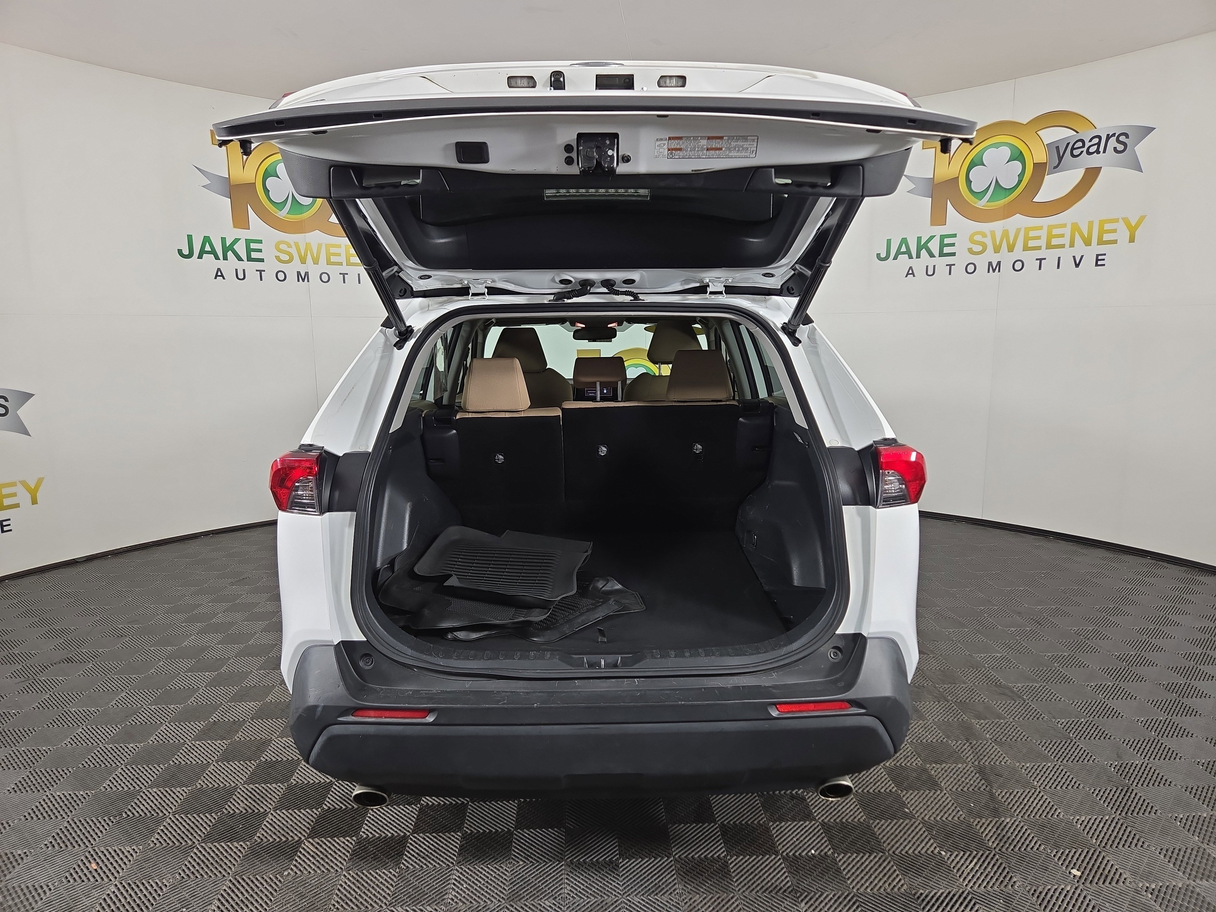 Used 2021 Toyota RAV4 XLE image 32