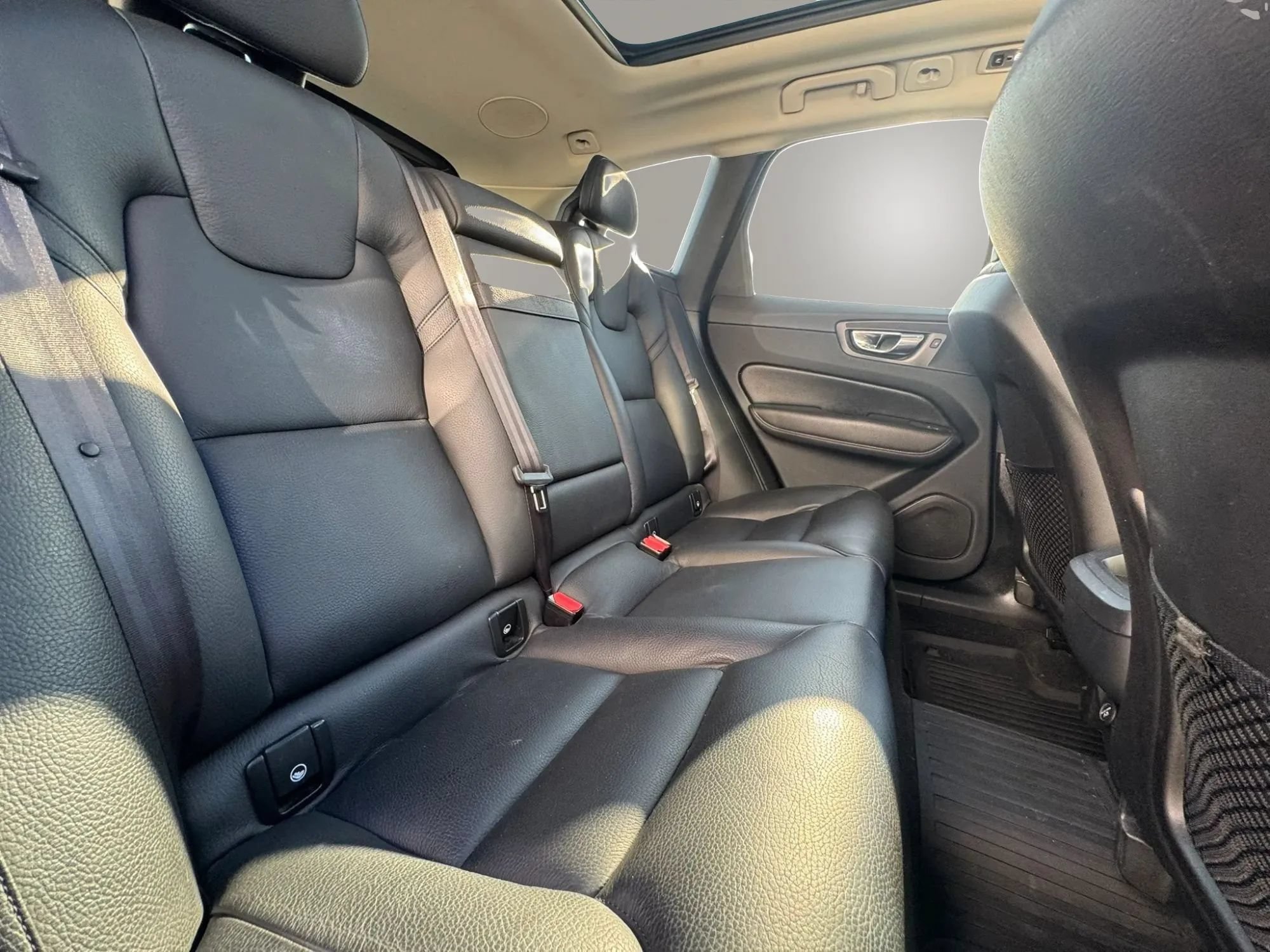 Used 2019 Volvo XC60 T5 Momentum w/ Multimedia Package AWD/4WD image 13